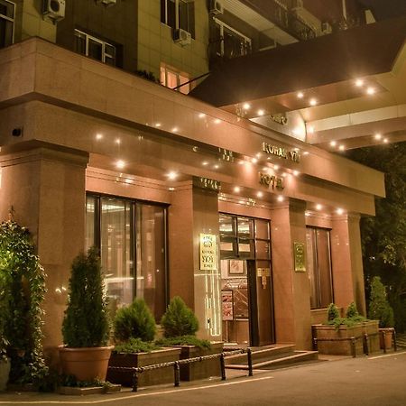 Hotel Uyut Almaty Bagian luar foto