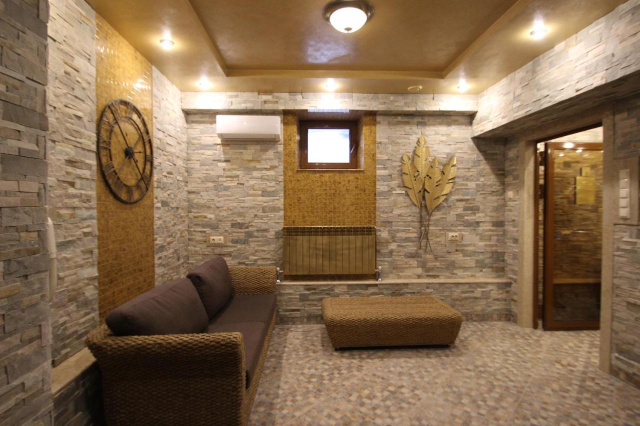 Hotel Uyut Almaty Bagian luar foto