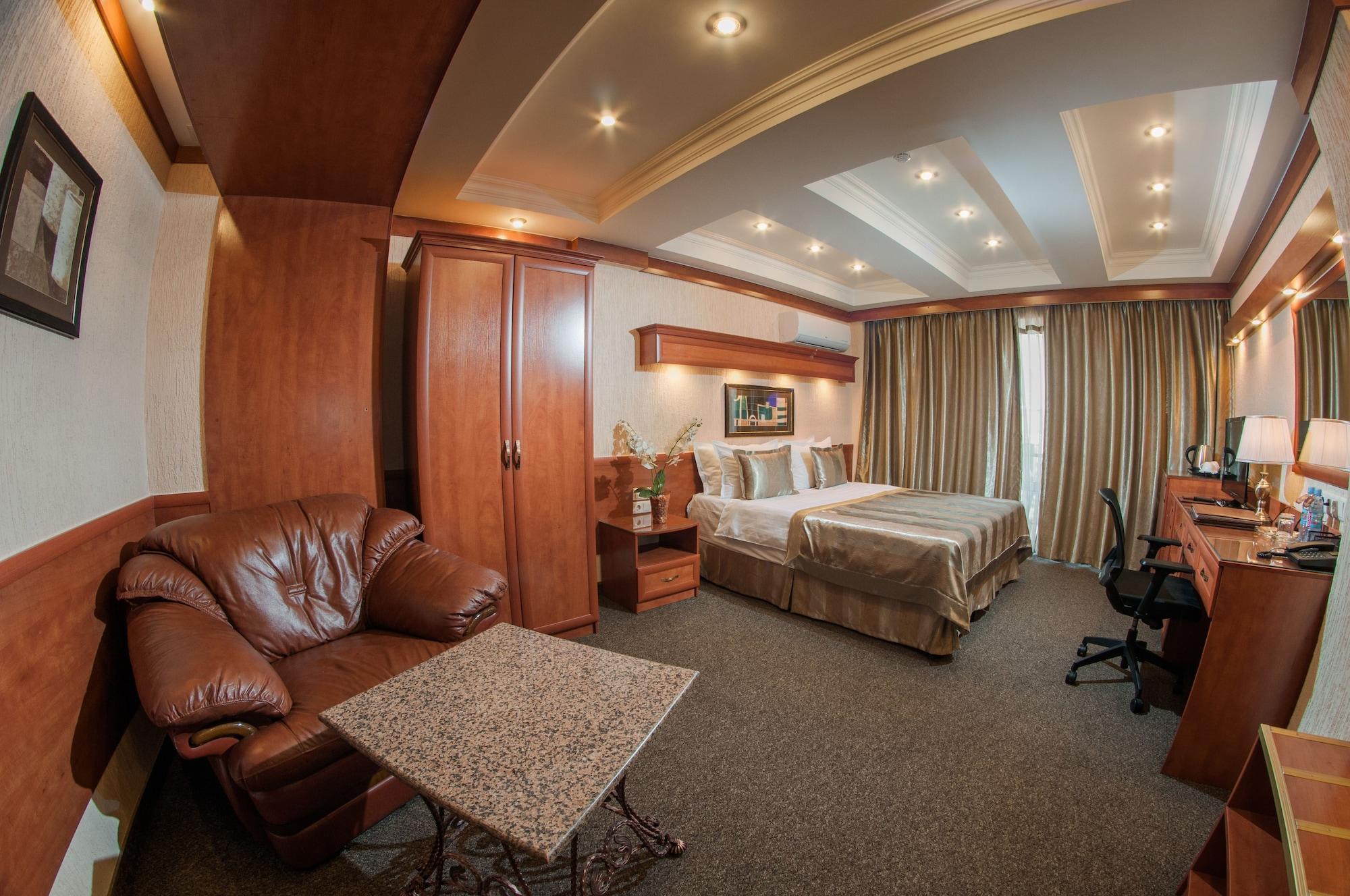 Hotel Uyut Almaty Bagian luar foto