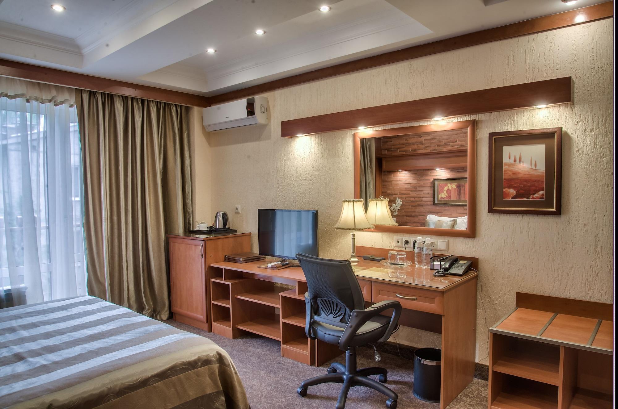 Hotel Uyut Almaty Bagian luar foto