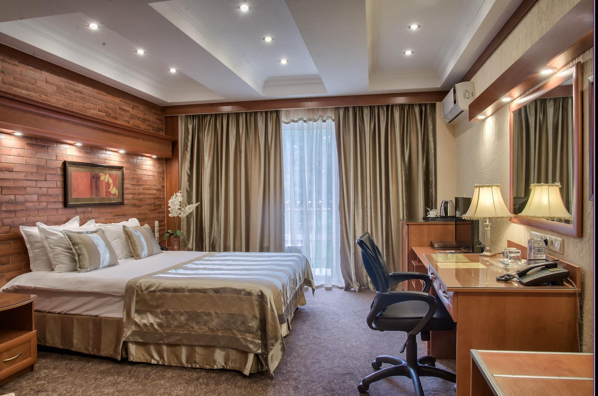 Hotel Uyut Almaty Bagian luar foto