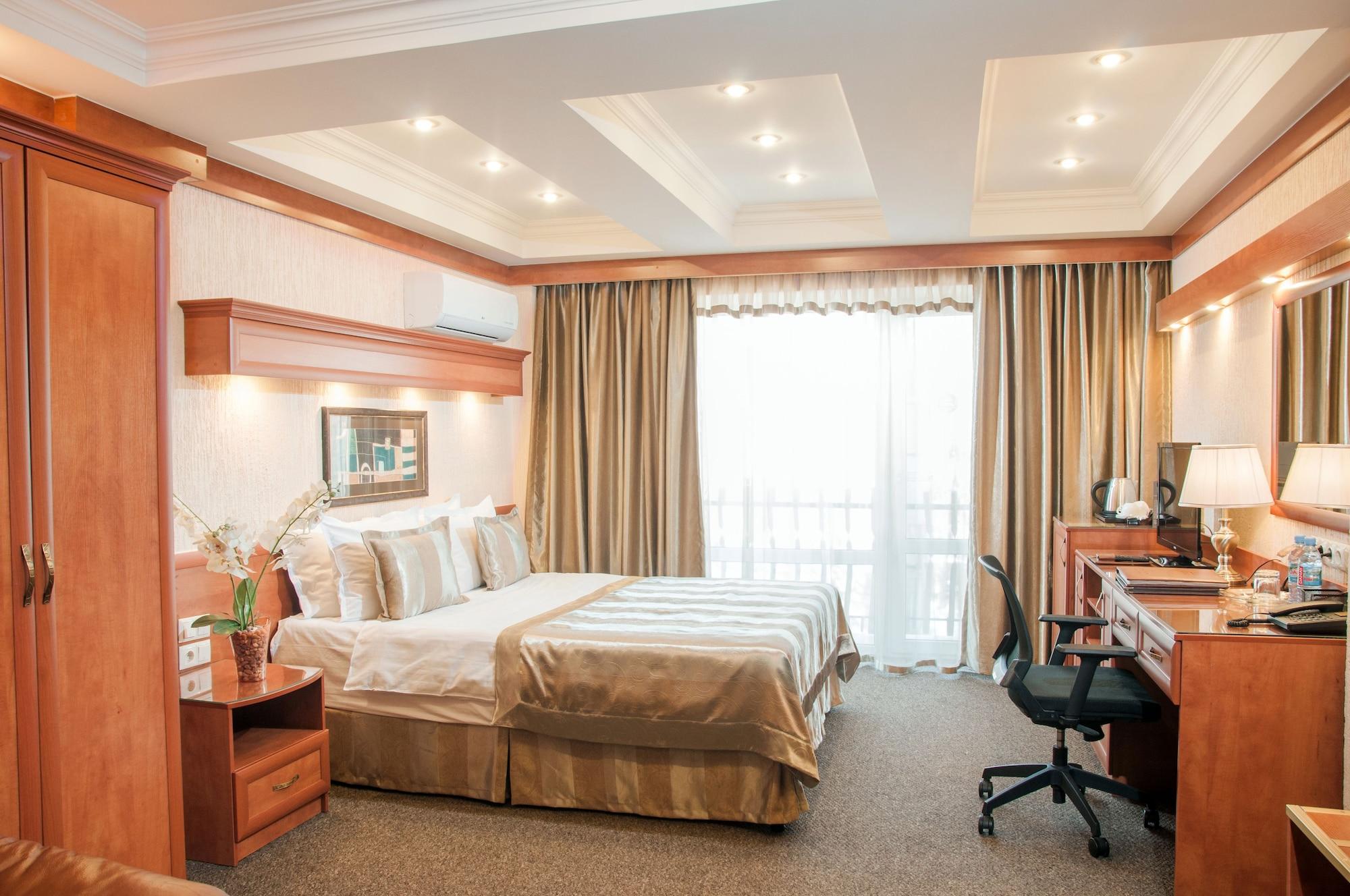 Hotel Uyut Almaty Bagian luar foto