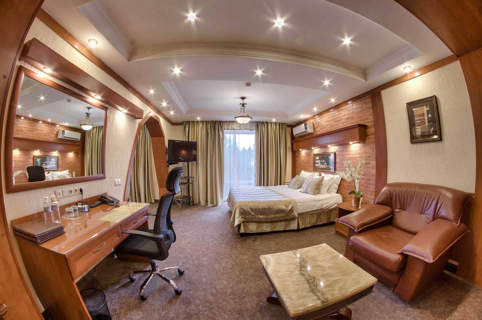 Hotel Uyut Almaty Bagian luar foto