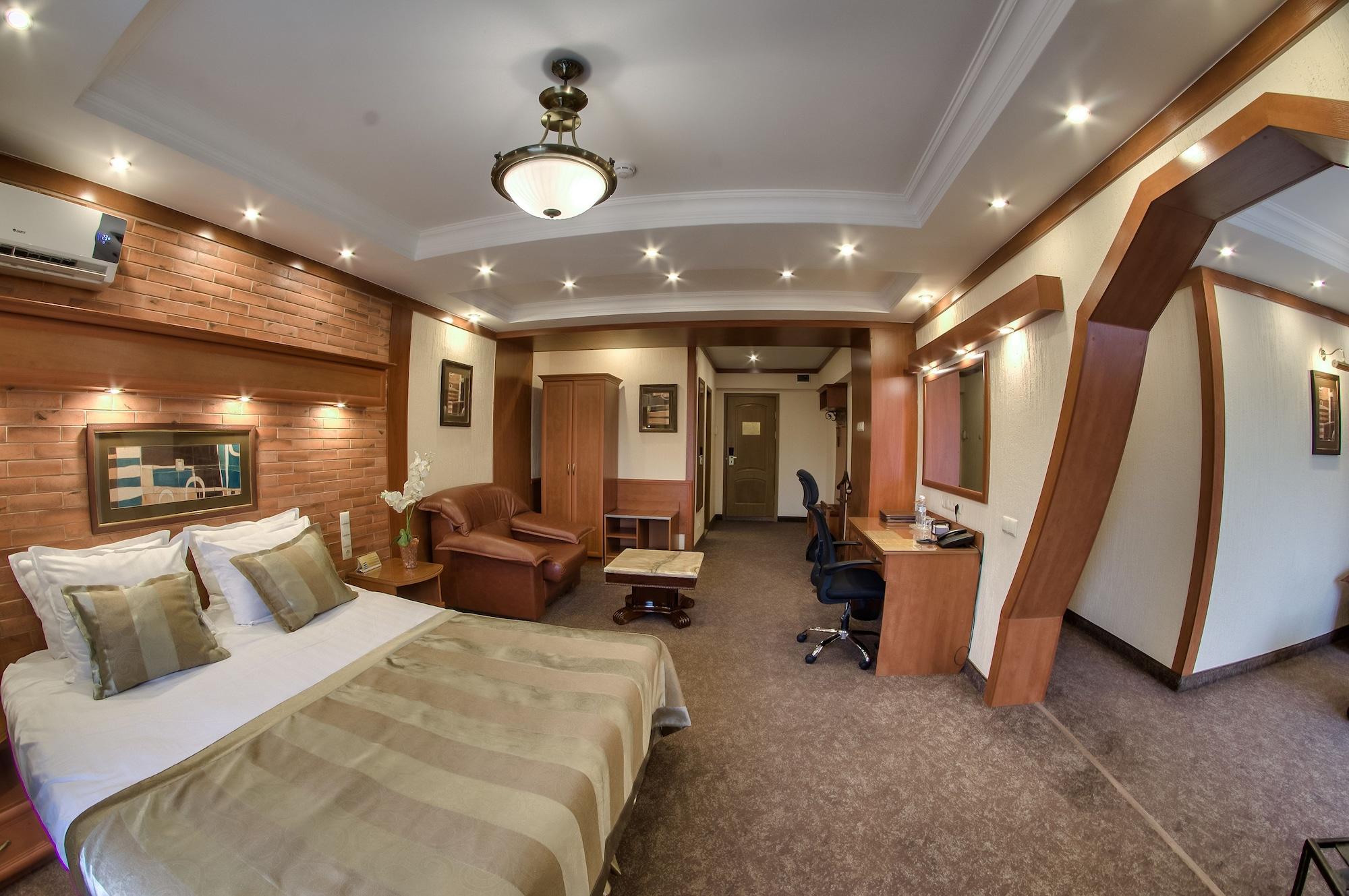 Hotel Uyut Almaty Bagian luar foto