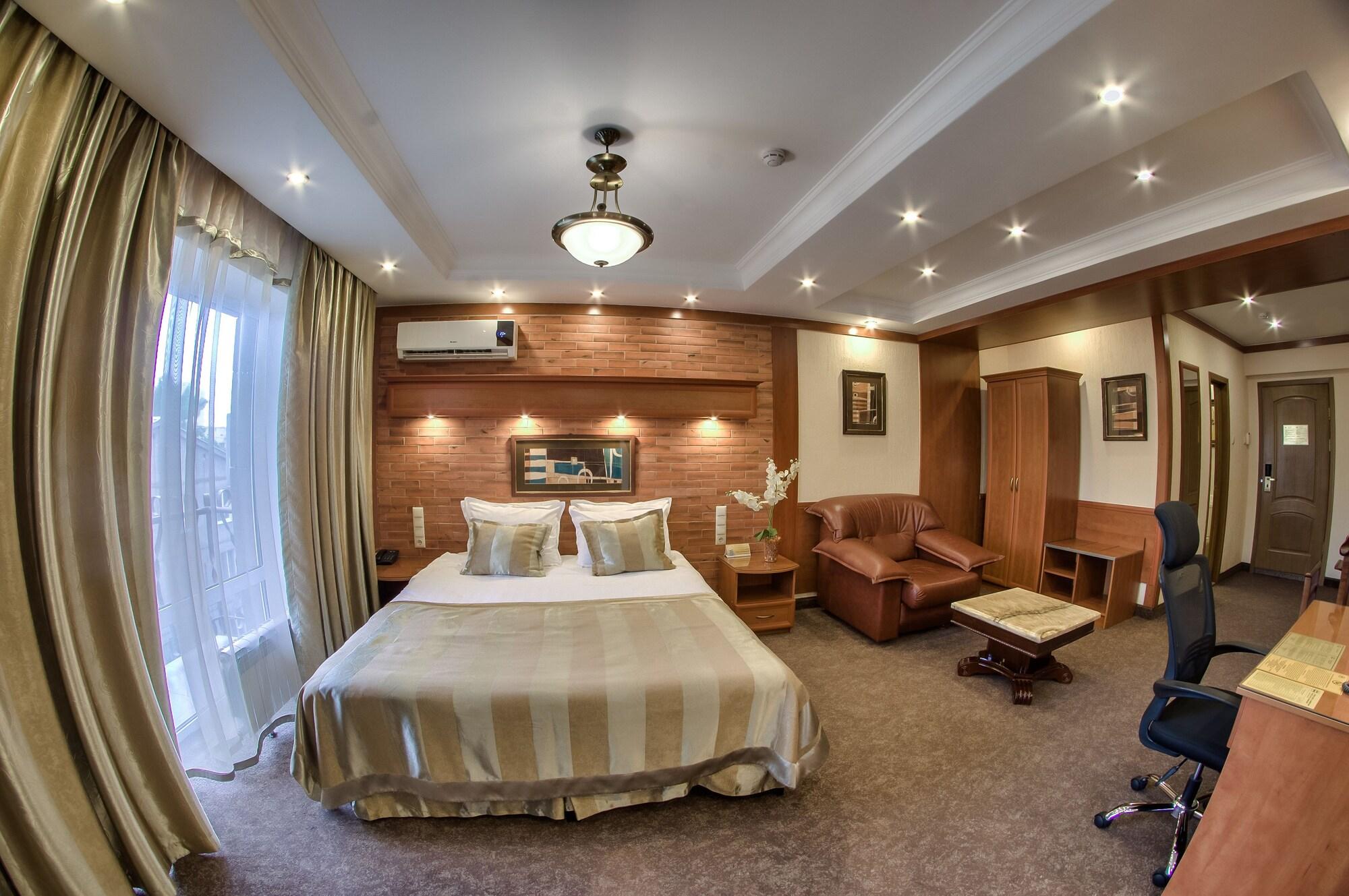 Hotel Uyut Almaty Bagian luar foto