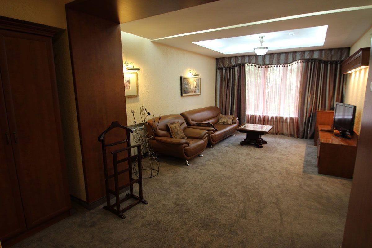 Hotel Uyut Almaty Bagian luar foto