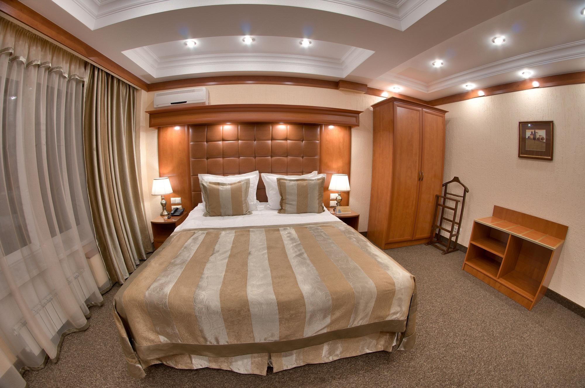 Hotel Uyut Almaty Bagian luar foto