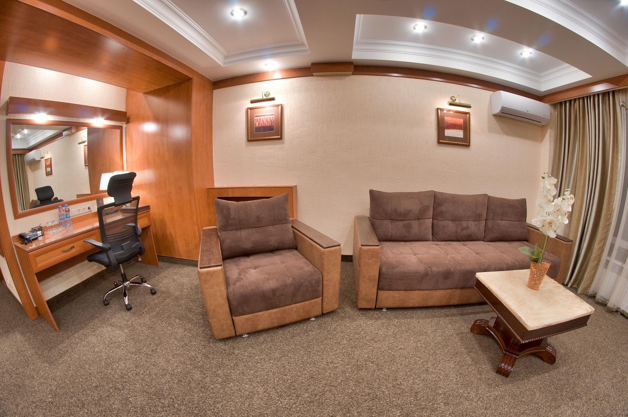 Hotel Uyut Almaty Bagian luar foto