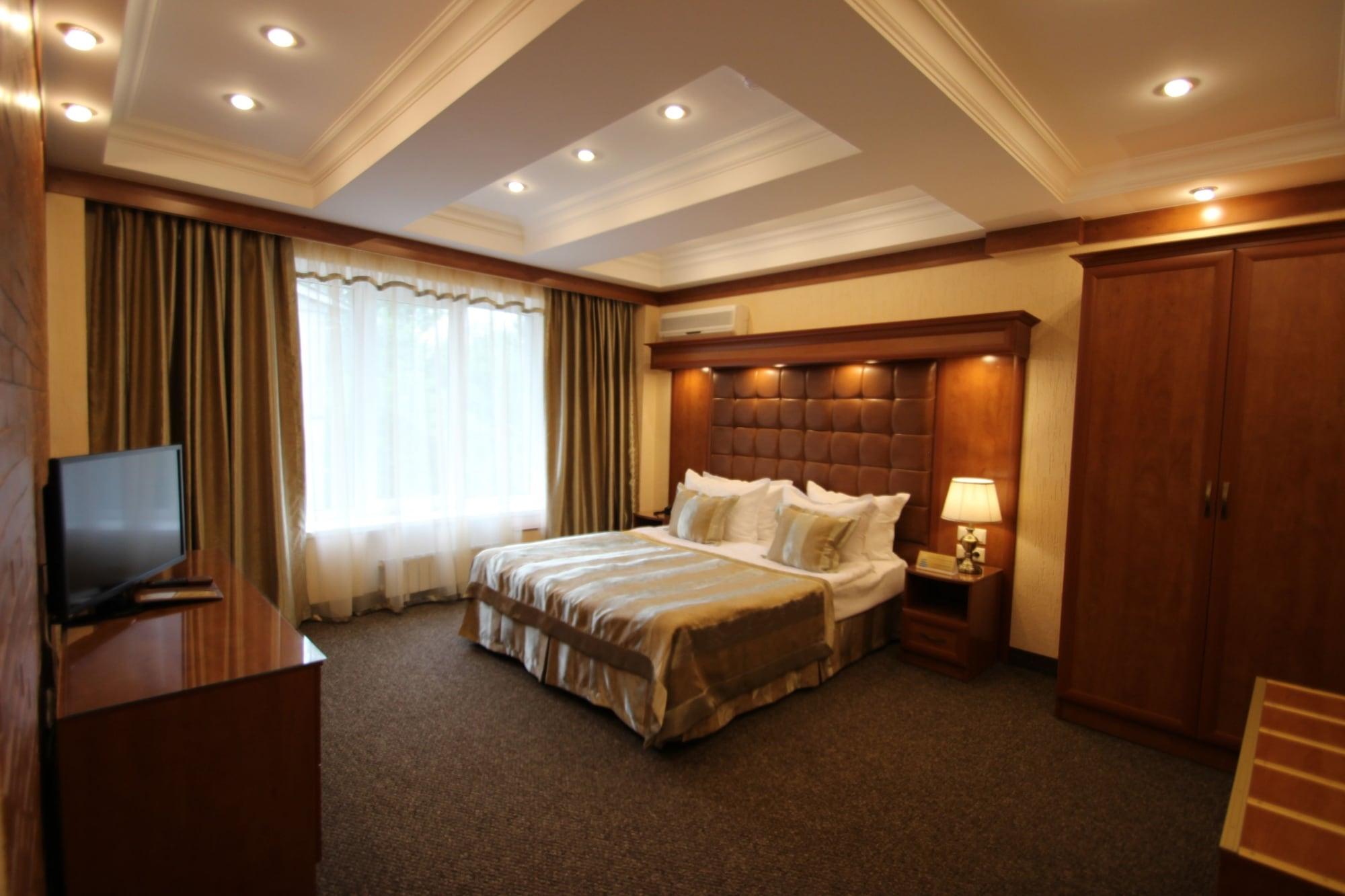 Hotel Uyut Almaty Bagian luar foto