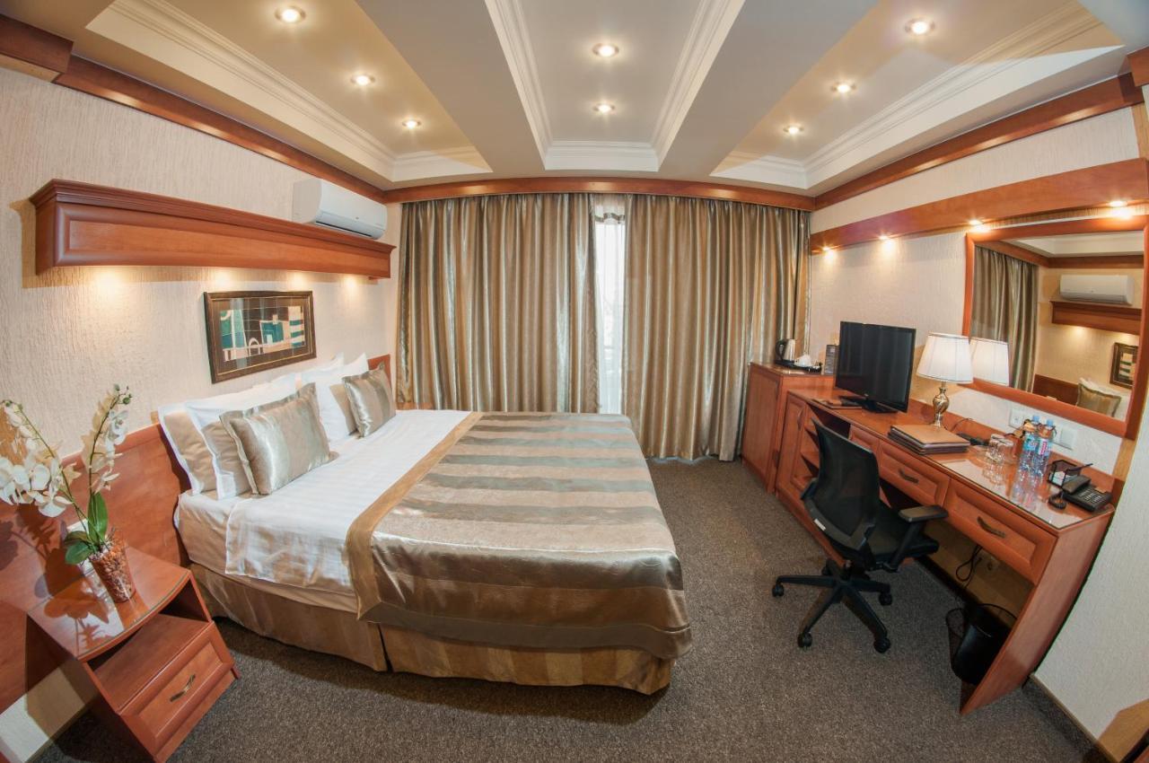 Hotel Uyut Almaty Bagian luar foto