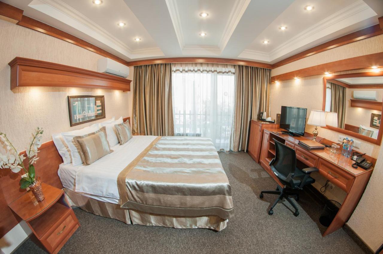 Hotel Uyut Almaty Bagian luar foto