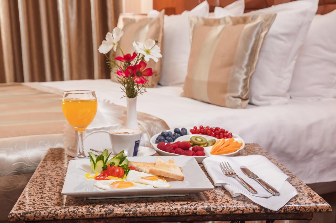 Hotel Uyut Almaty Bagian luar foto