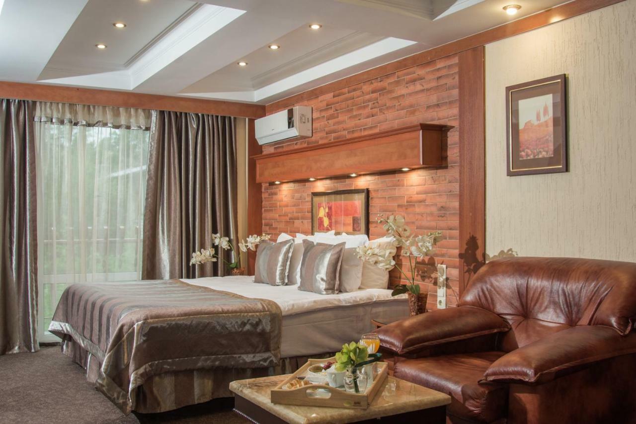 Hotel Uyut Almaty Bagian luar foto