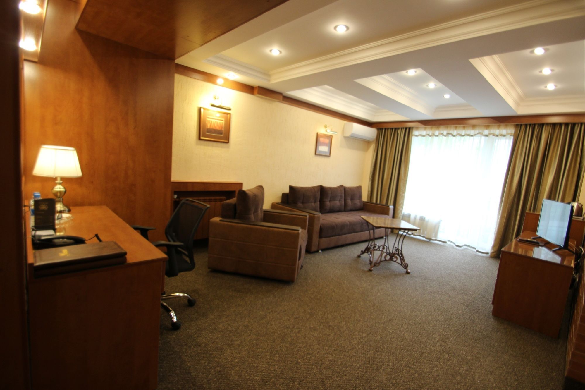 Hotel Uyut Almaty Bagian luar foto