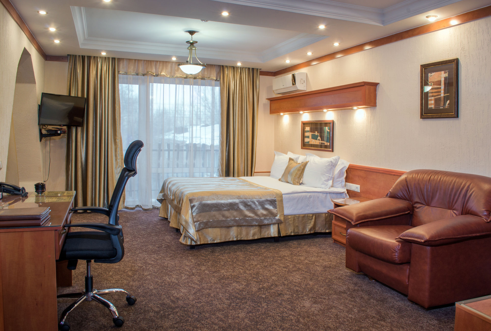 Hotel Uyut Almaty Bagian luar foto