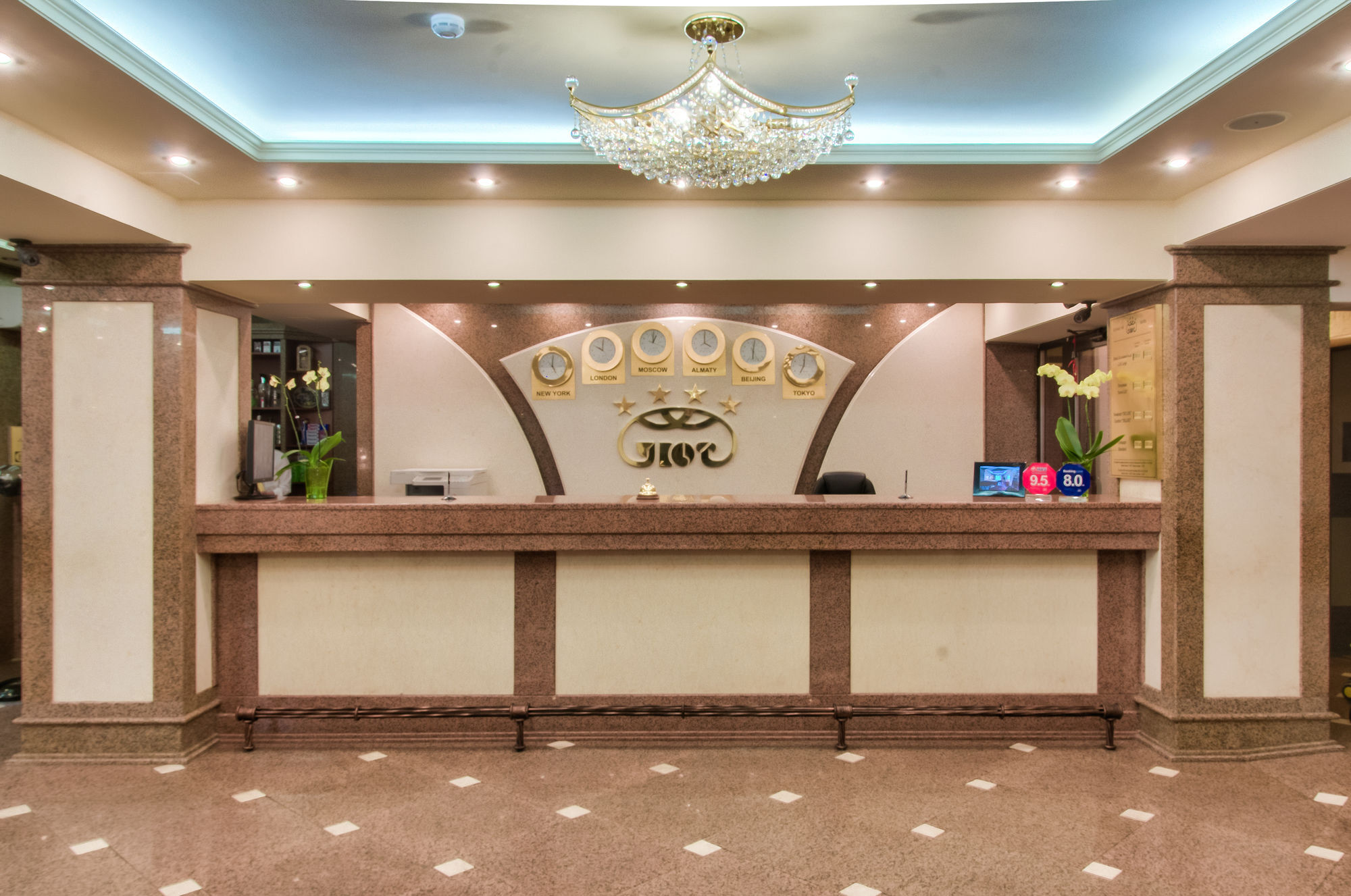 Hotel Uyut Almaty Bagian luar foto