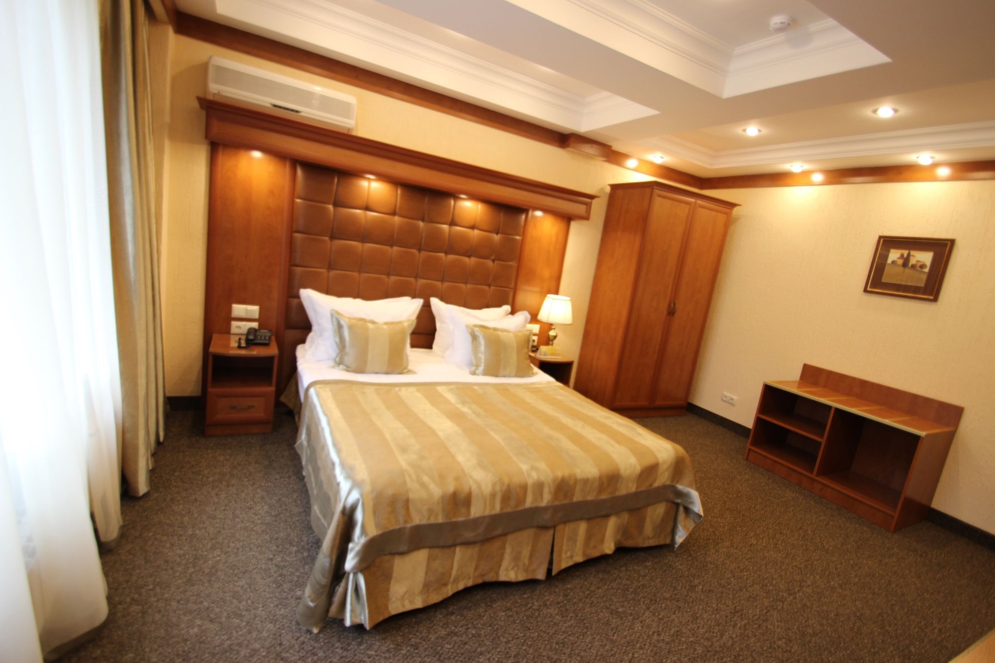 Hotel Uyut Almaty Bagian luar foto