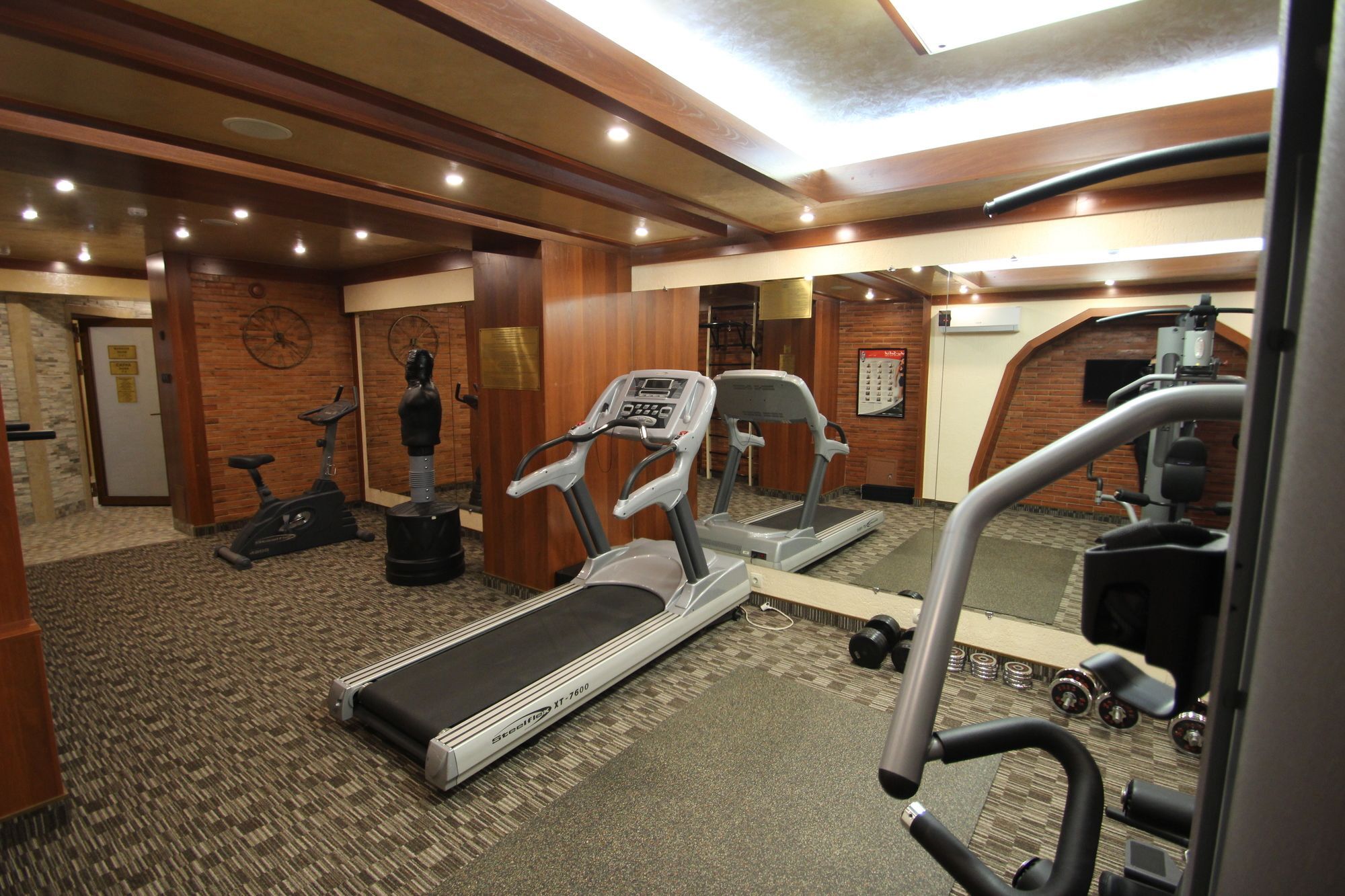 Hotel Uyut Almaty Bagian luar foto