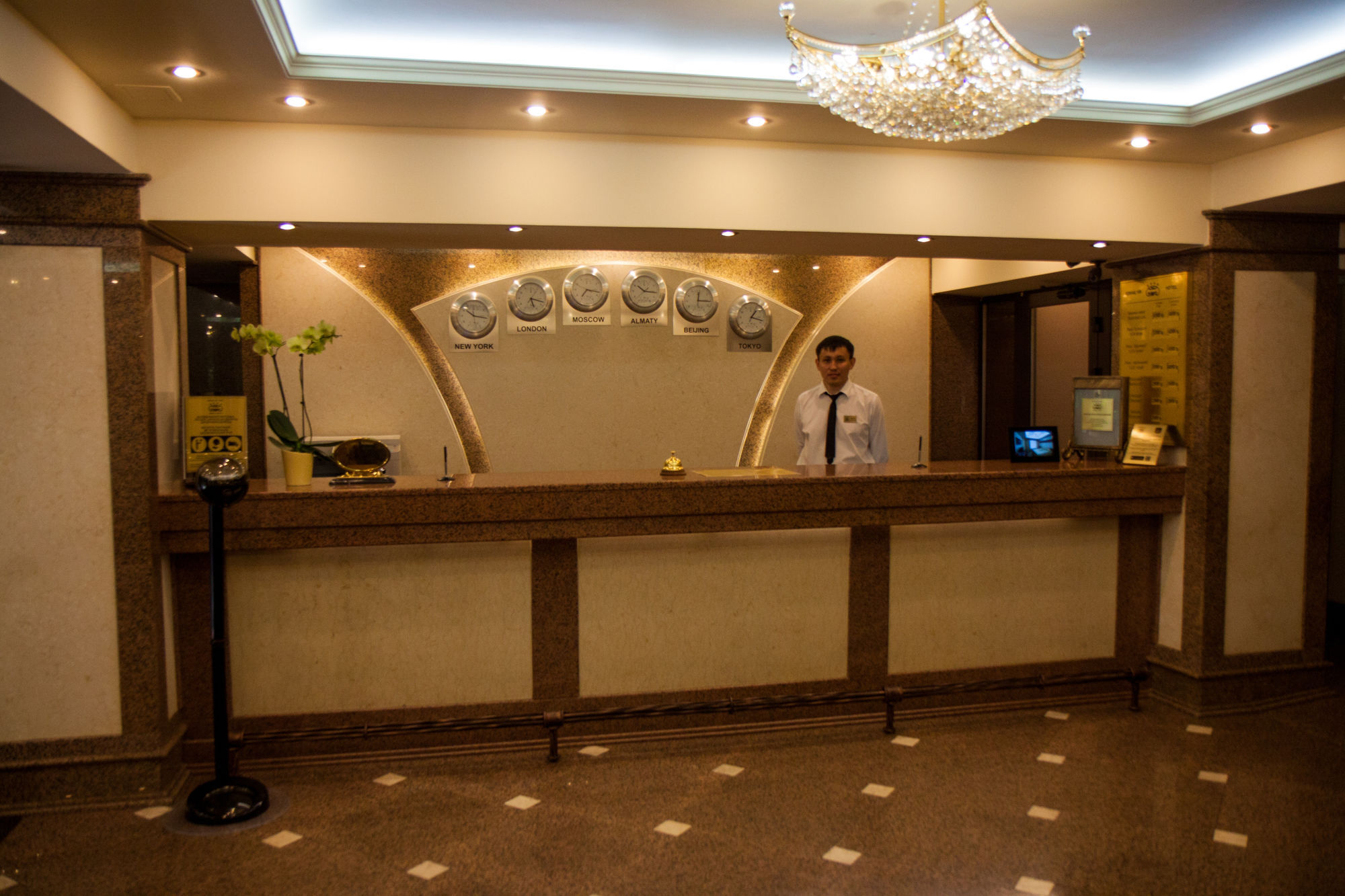 Hotel Uyut Almaty Bagian luar foto