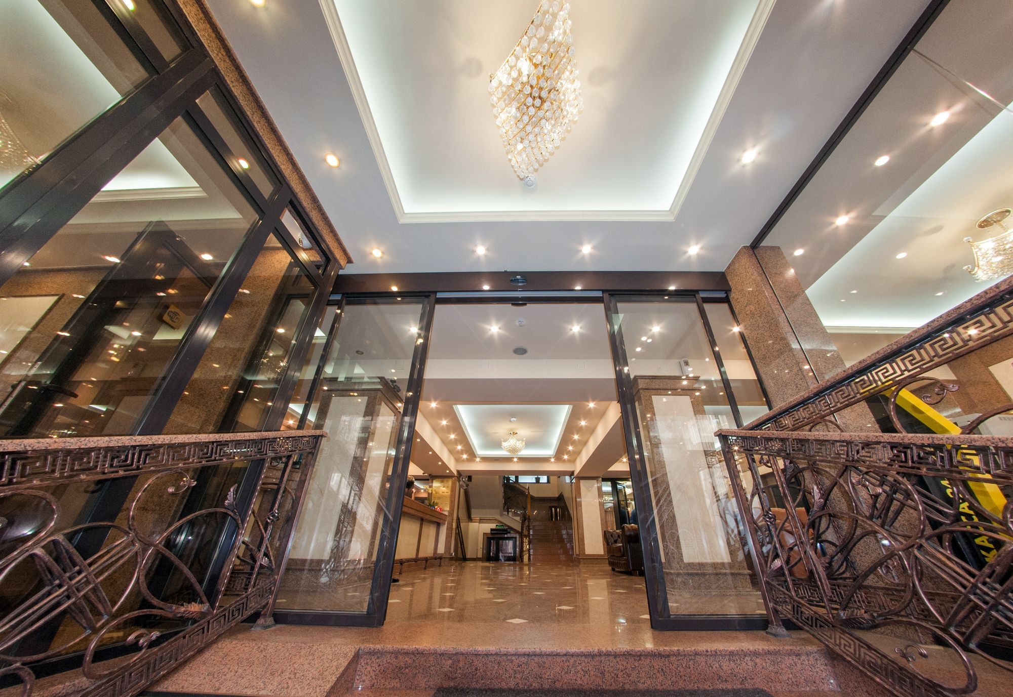 Hotel Uyut Almaty Bagian luar foto
