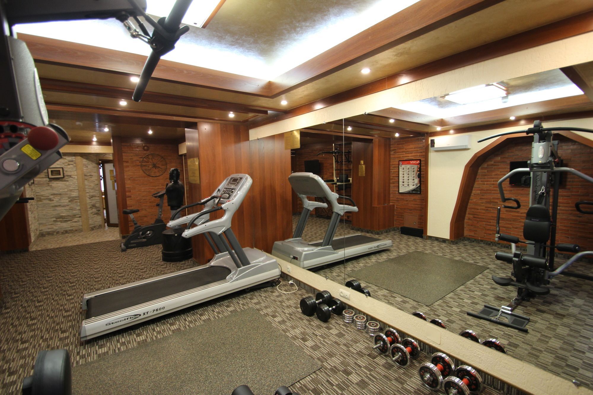 Hotel Uyut Almaty Bagian luar foto
