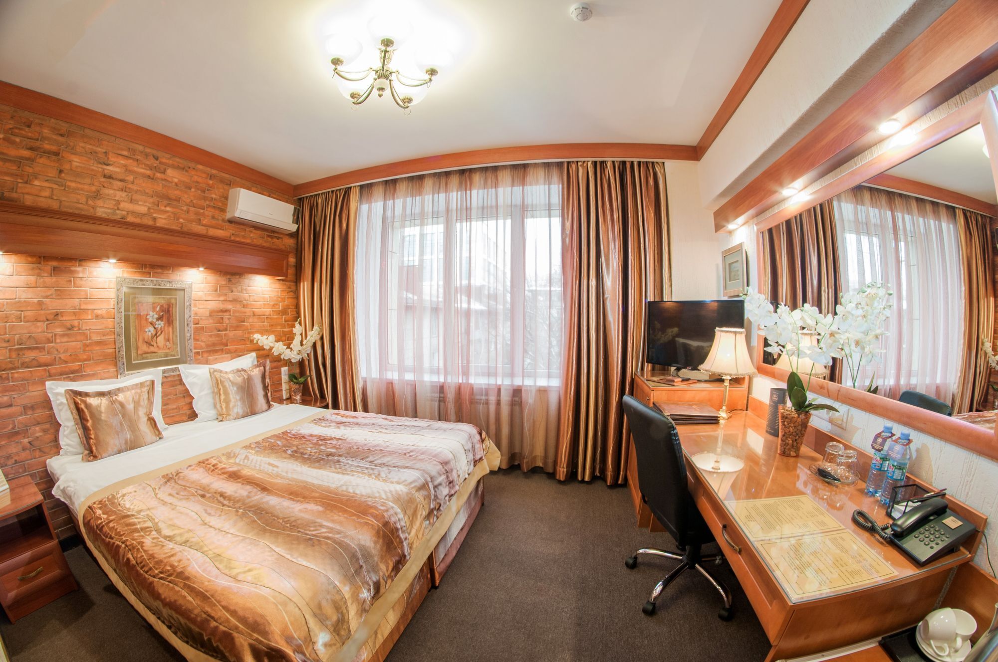 Hotel Uyut Almaty Bagian luar foto