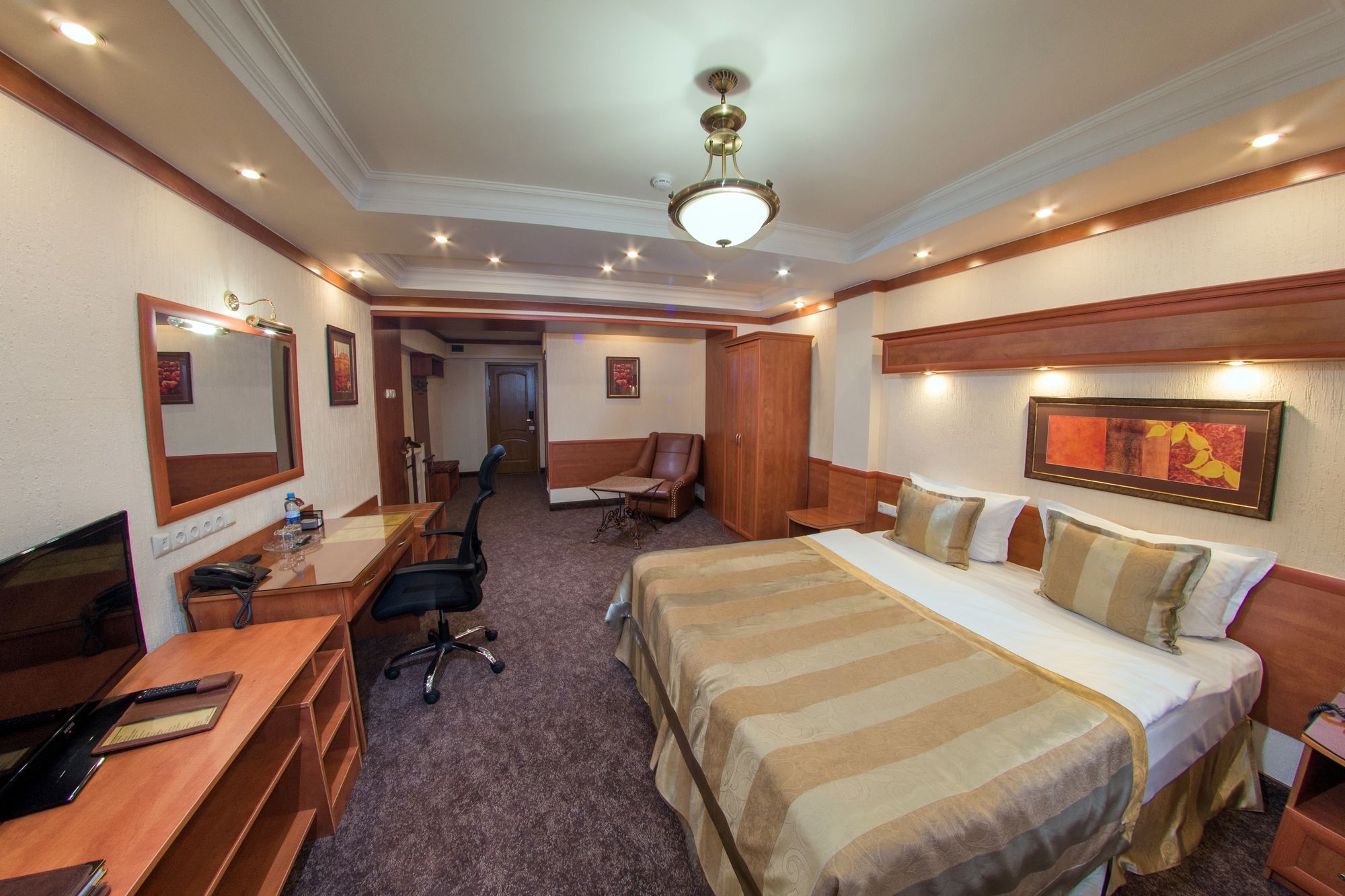 Hotel Uyut Almaty Bagian luar foto