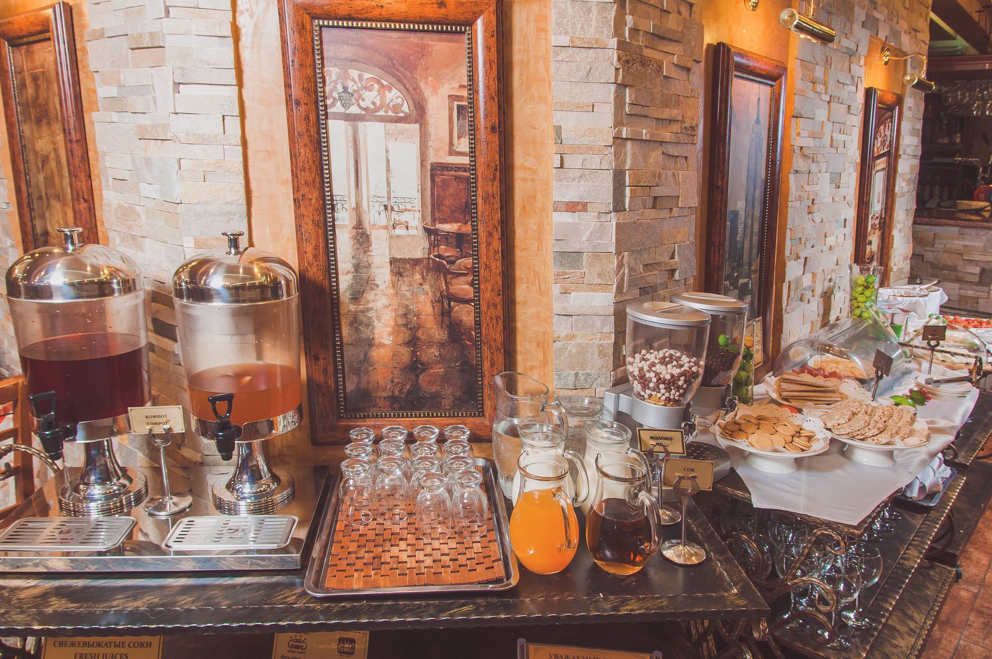 Hotel Uyut Almaty Bagian luar foto