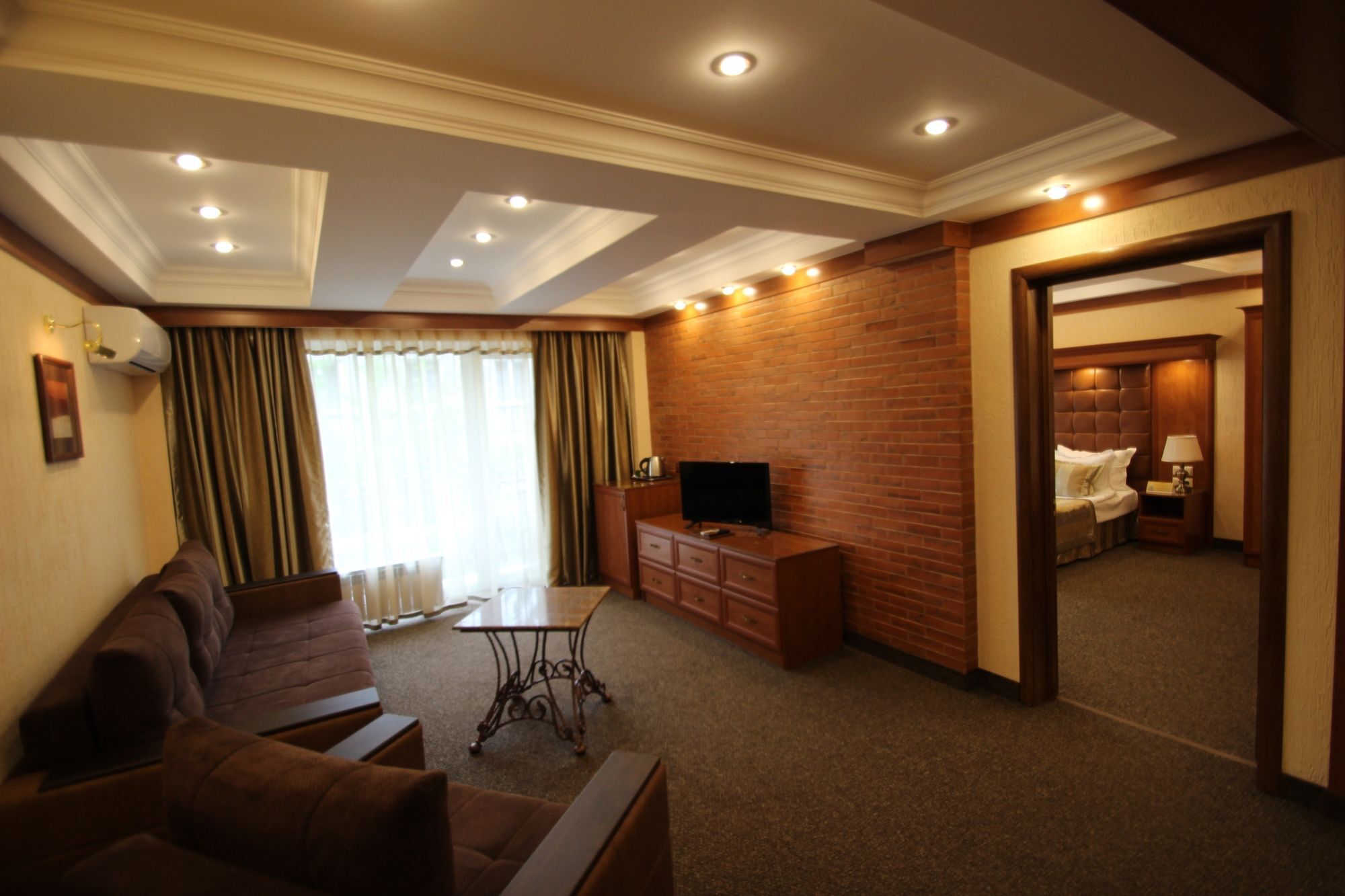 Hotel Uyut Almaty Bagian luar foto