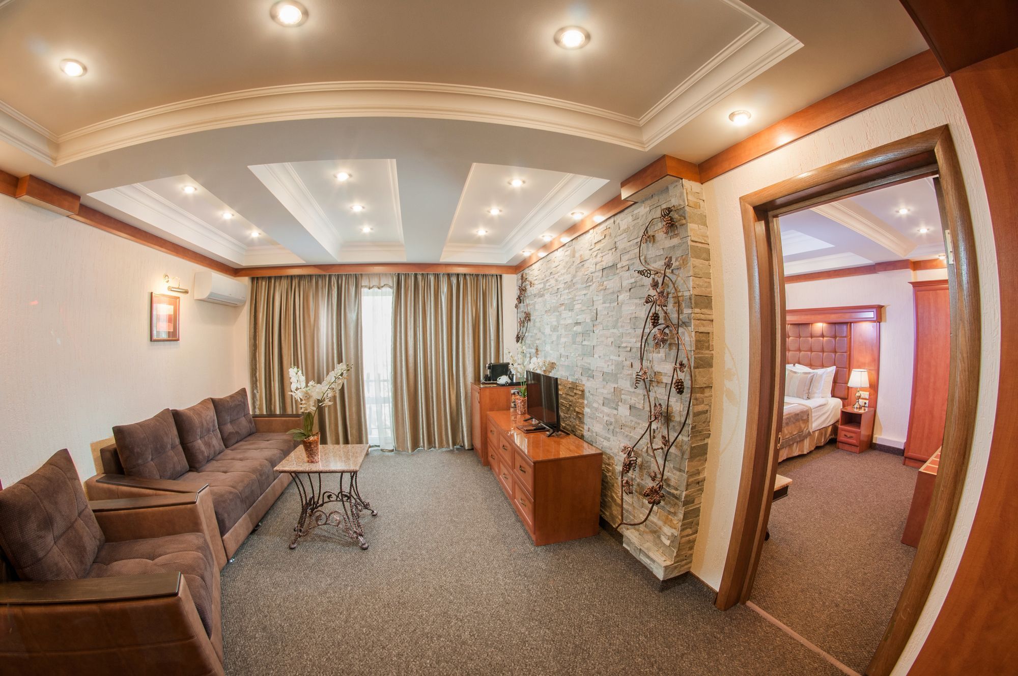 Hotel Uyut Almaty Bagian luar foto