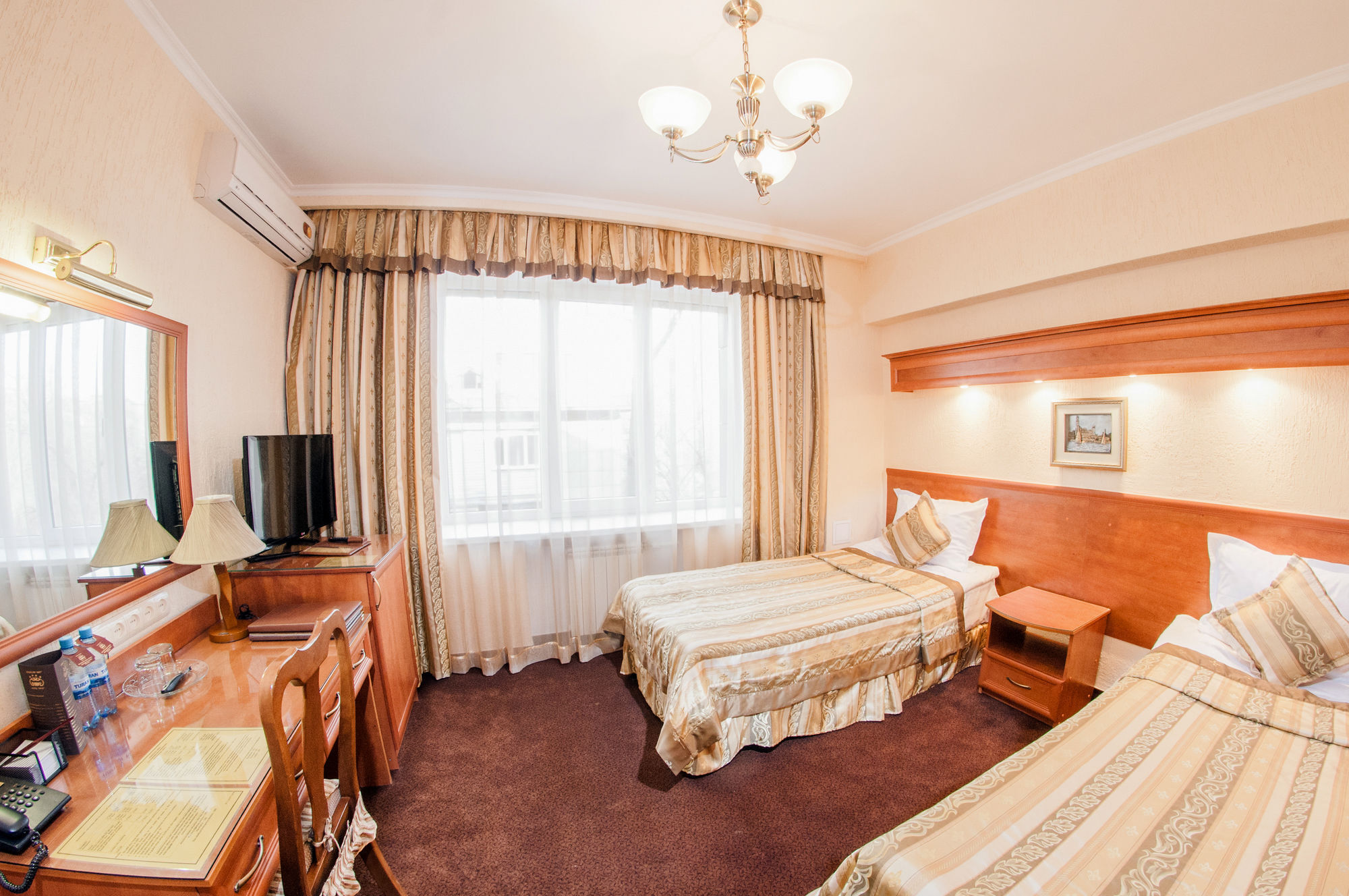 Hotel Uyut Almaty Bagian luar foto