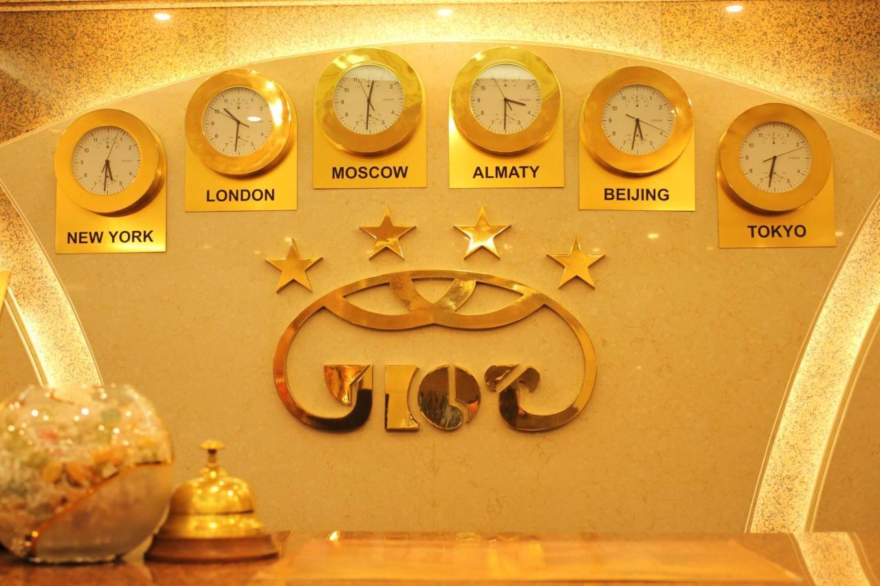 Hotel Uyut Almaty Bagian luar foto