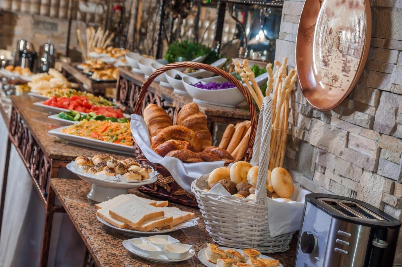 Hotel Uyut Almaty Bagian luar foto