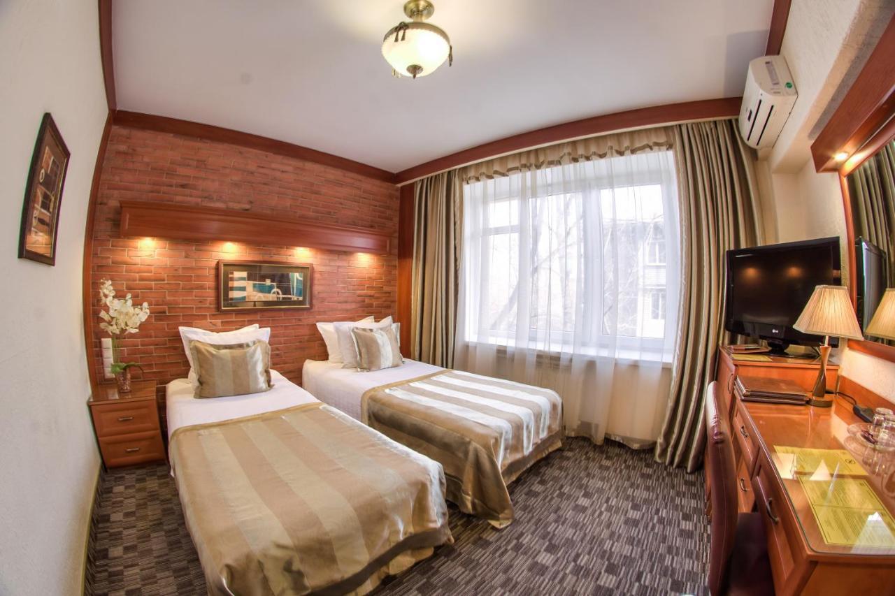 Hotel Uyut Almaty Bagian luar foto