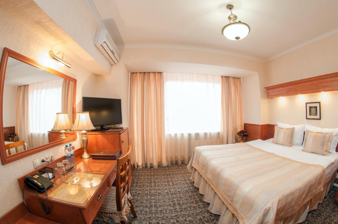 Hotel Uyut Almaty Bagian luar foto